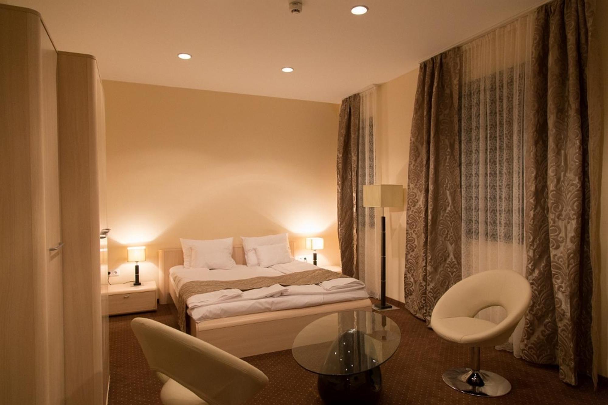 Hotel Brill Orosháza الغرفة الصورة