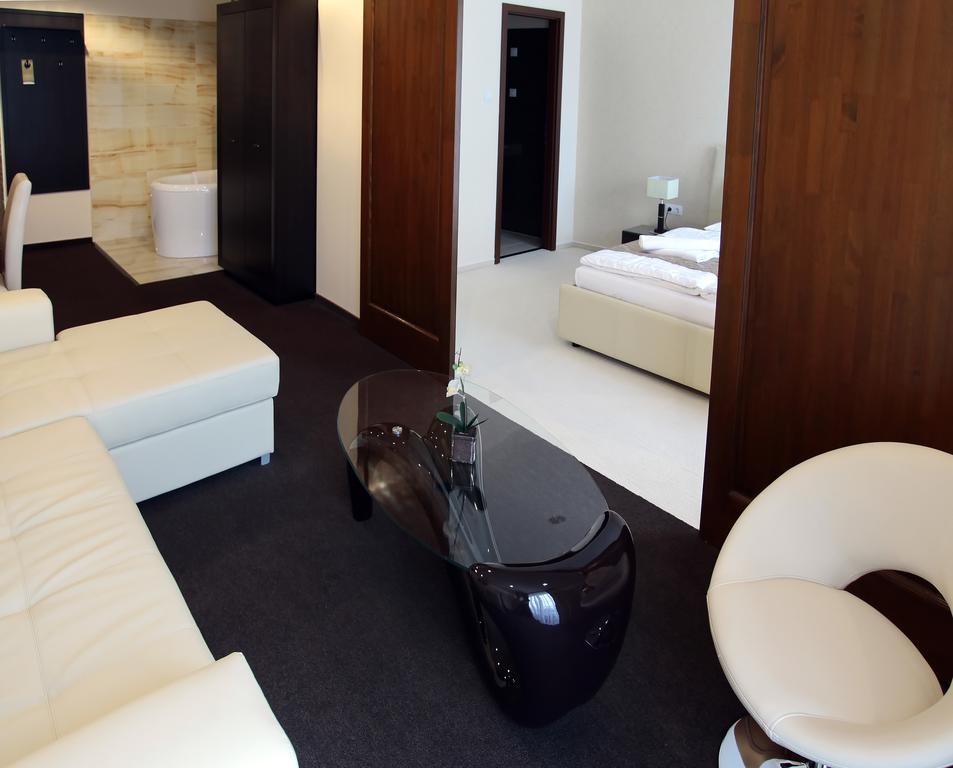Hotel Brill Orosháza الغرفة الصورة