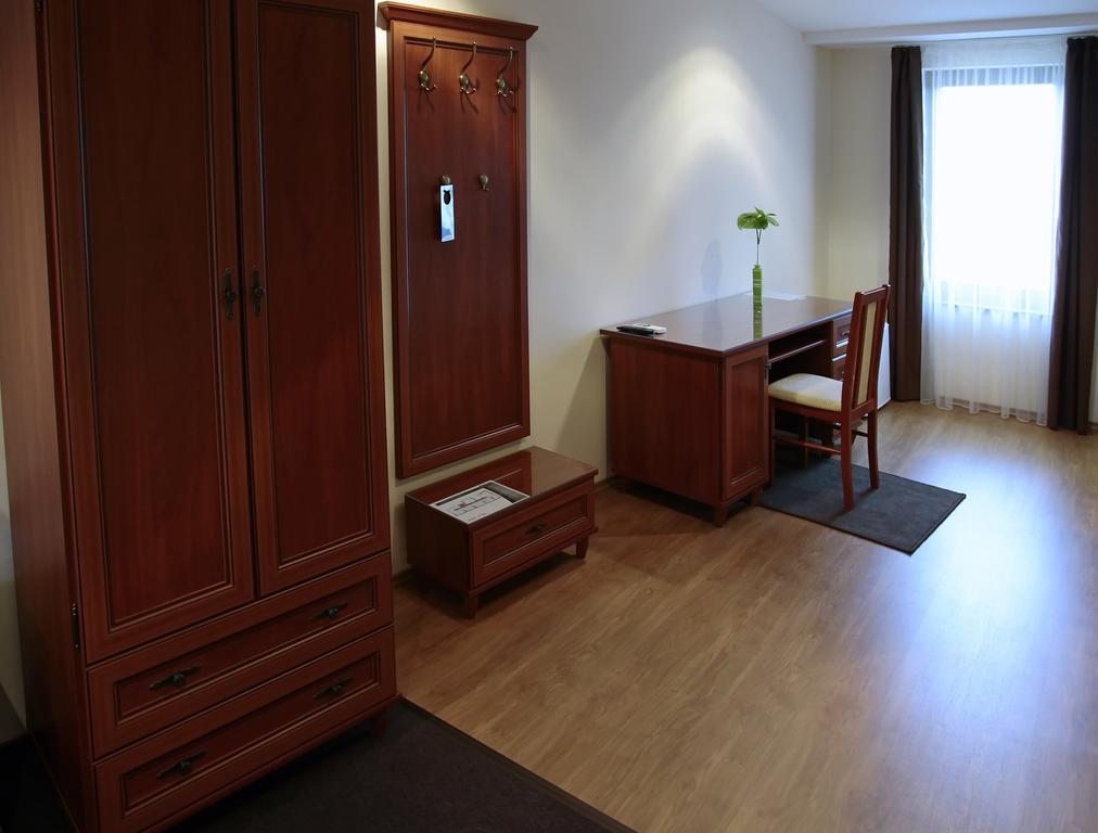 Hotel Brill Orosháza الغرفة الصورة